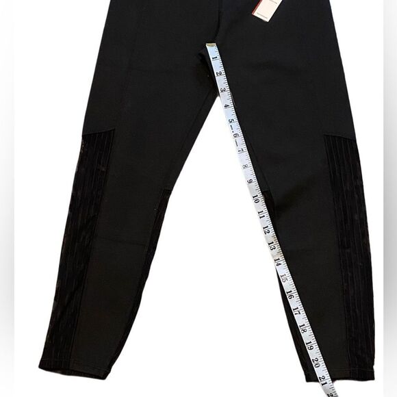 Good American NWT Black Pintuck Mesh Capri Legging - Picture 10 of 11